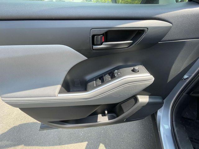 used 2022 Toyota Highlander car, priced at $32,712