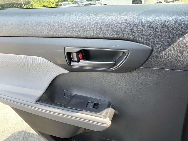 used 2022 Toyota Highlander car, priced at $32,712