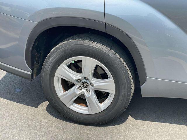 used 2022 Toyota Highlander car, priced at $32,712