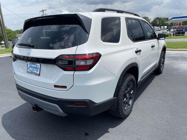 new 2025 Honda Pilot car, priced at $50,950