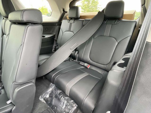 new 2025 Honda Pilot car, priced at $45,680