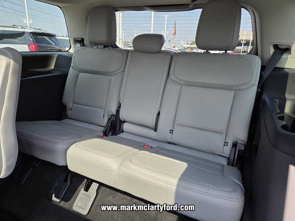 new 2025 Ford Expedition car, priced at $63,919