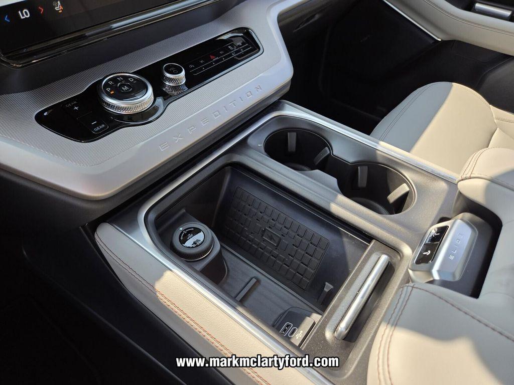 new 2025 Ford Expedition car, priced at $63,919