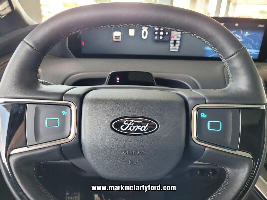 new 2025 Ford Expedition car, priced at $82,625