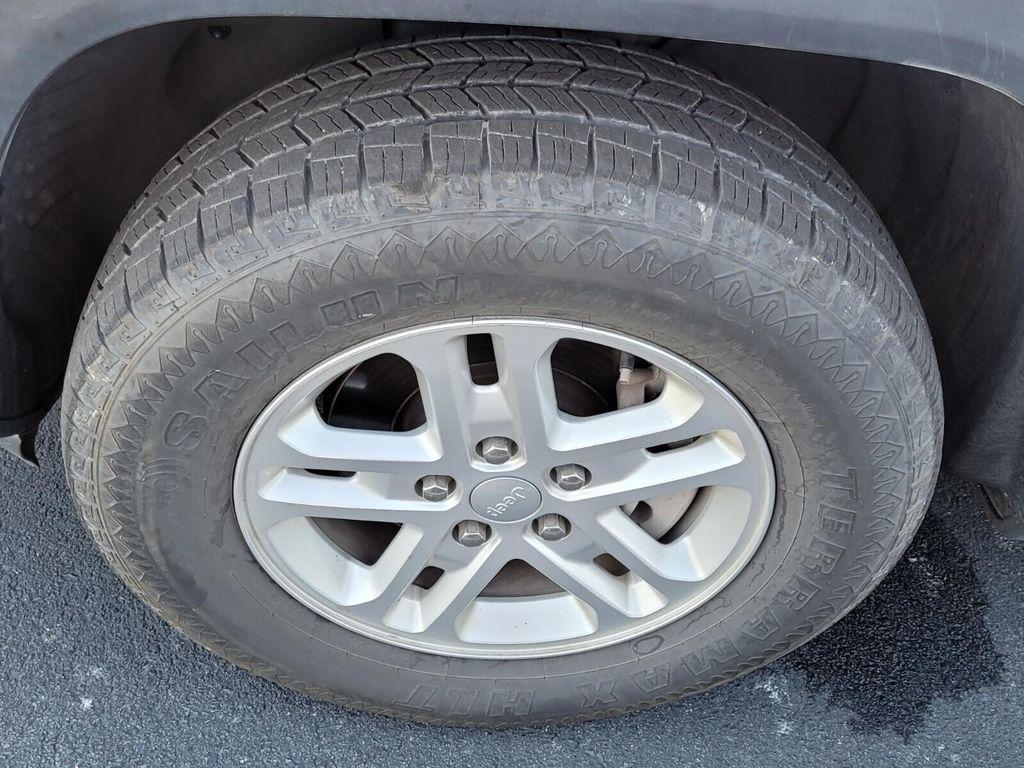 used 2024 Jeep Grand Cherokee car, priced at $25,450