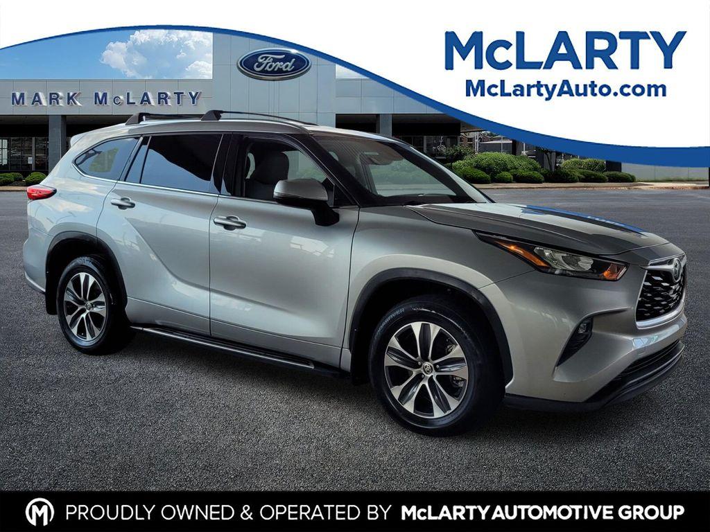 used 2020 Toyota Highlander car, priced at $27,434