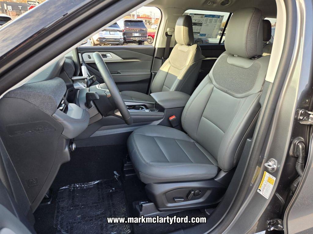 new 2025 Ford Explorer car, priced at $45,598