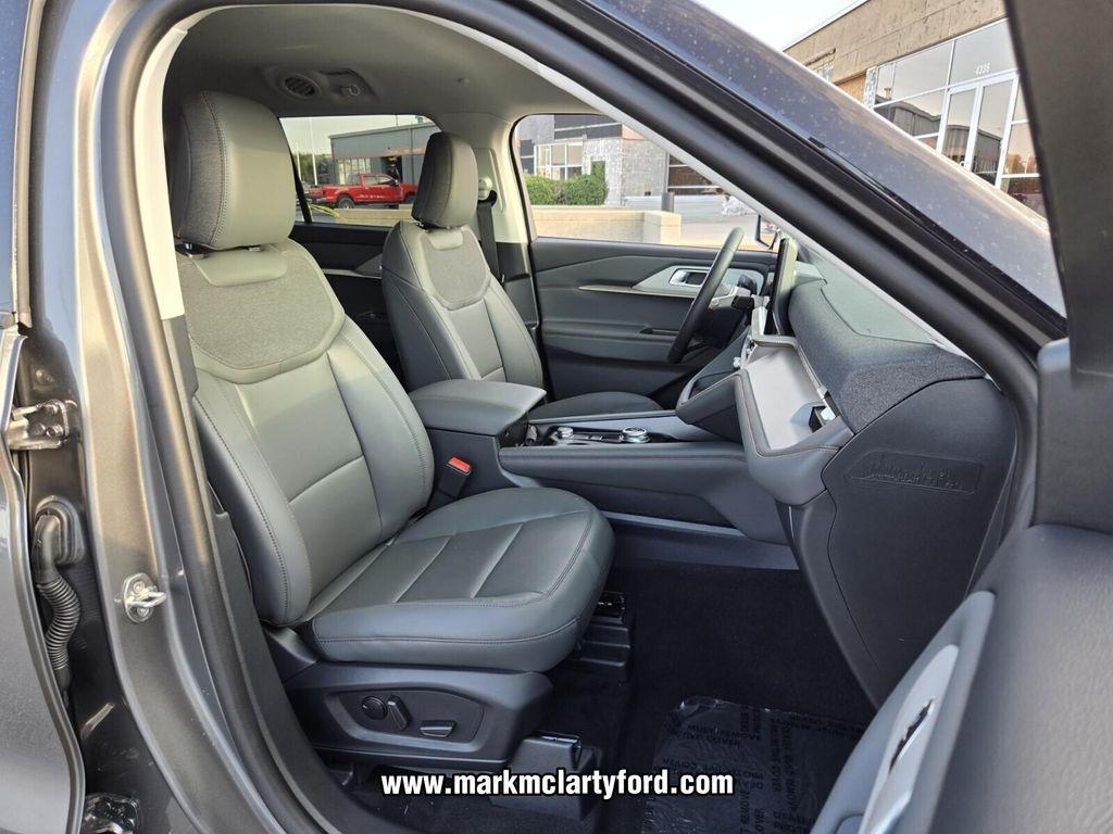 new 2025 Ford Explorer car, priced at $45,598