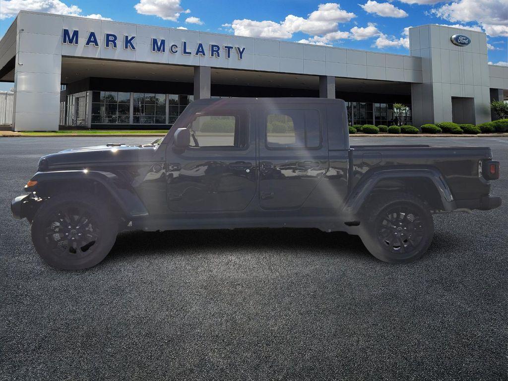 used 2025 Jeep Gladiator car, priced at $37,994