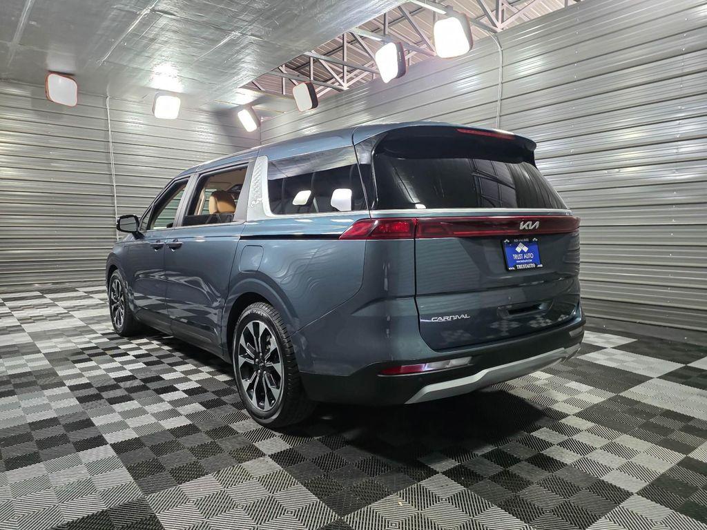 used 2024 Kia Carnival car, priced at $32,995