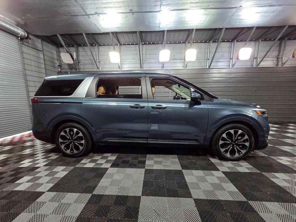 used 2024 Kia Carnival car, priced at $32,995