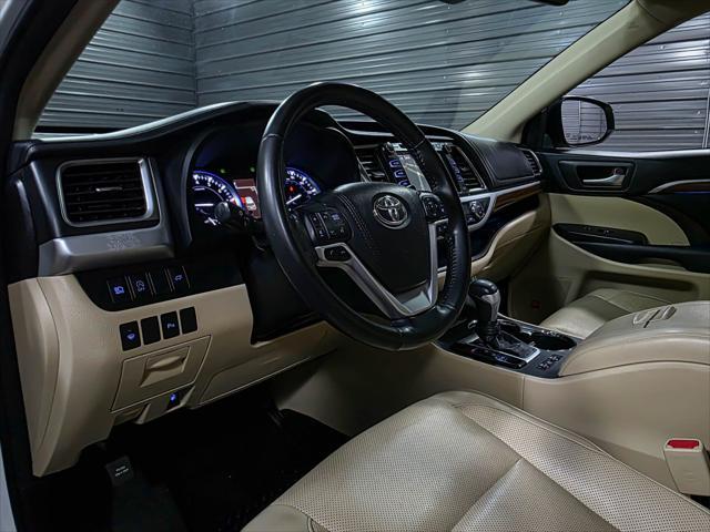used 2018 Toyota Highlander car, priced at $26,395