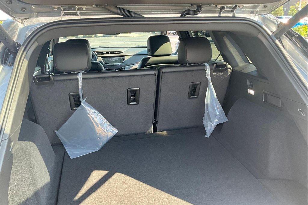 new 2025 Cadillac XT5 car, priced at $45,915