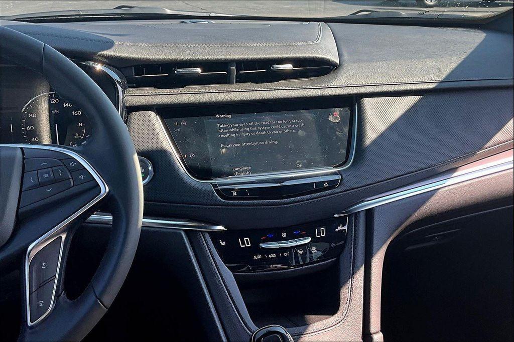 new 2025 Cadillac XT5 car, priced at $45,915