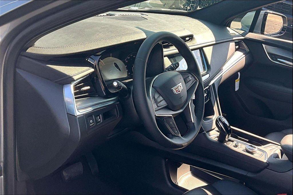 new 2025 Cadillac XT5 car, priced at $45,915