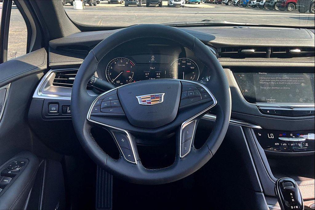 new 2025 Cadillac XT5 car, priced at $45,915
