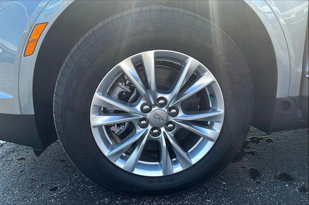 new 2025 Cadillac XT5 car, priced at $45,915