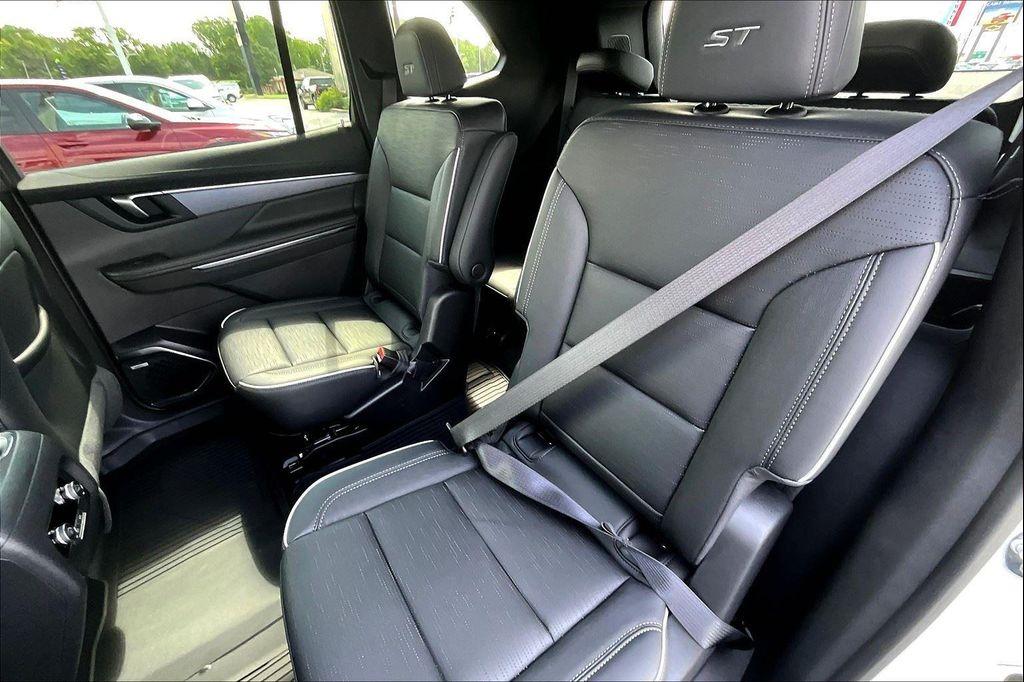 new 2025 Buick Enclave car, priced at $48,325