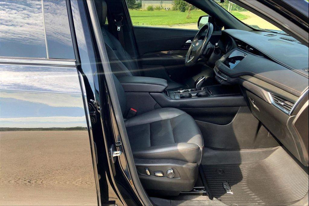 used 2021 Cadillac XT4 car, priced at $22,724