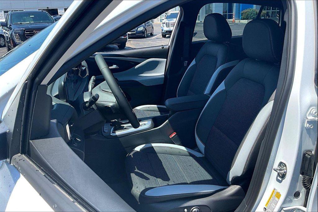 new 2025 Buick Envista car, priced at $26,430