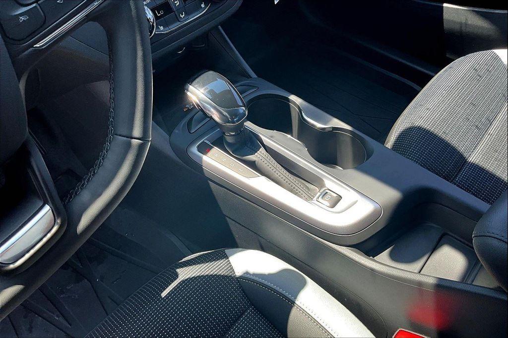 new 2025 Buick Envista car, priced at $26,430