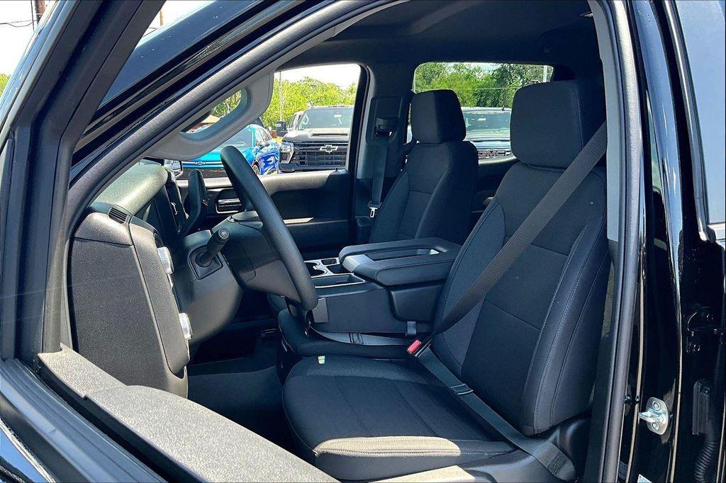 new 2025 GMC Sierra 1500 car, priced at $38,115