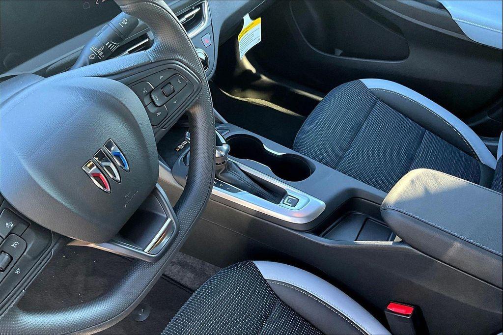 new 2025 Buick Envista car, priced at $25,110