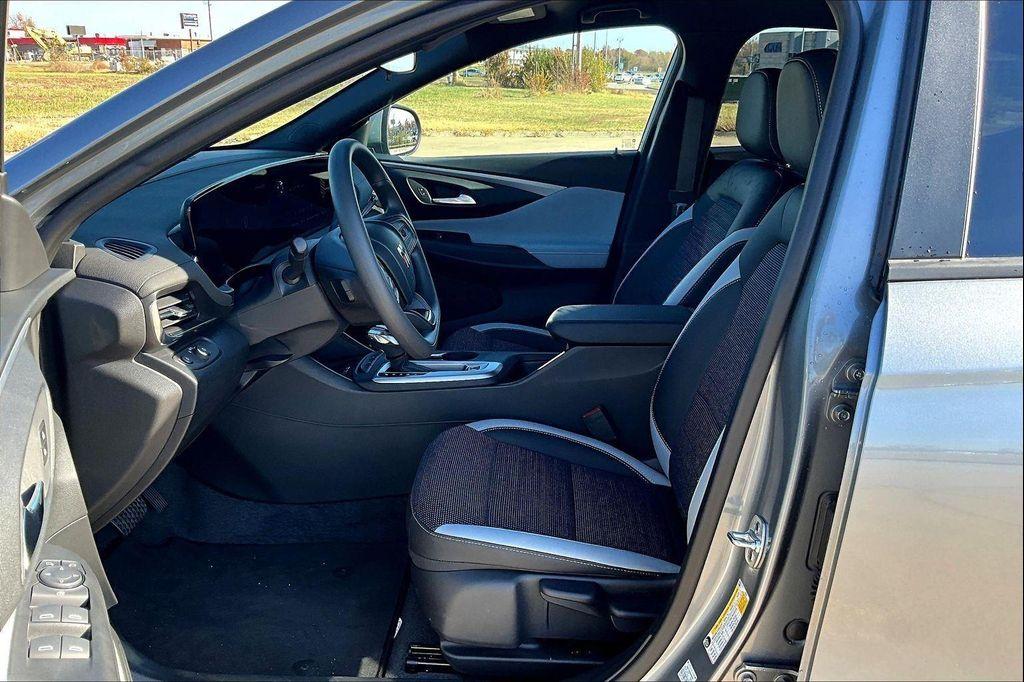 new 2025 Buick Envista car, priced at $25,110