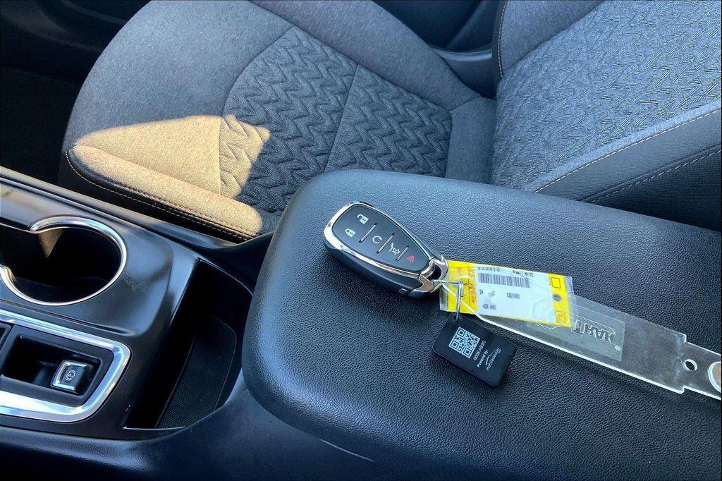 used 2024 Chevrolet Equinox car, priced at $21,391