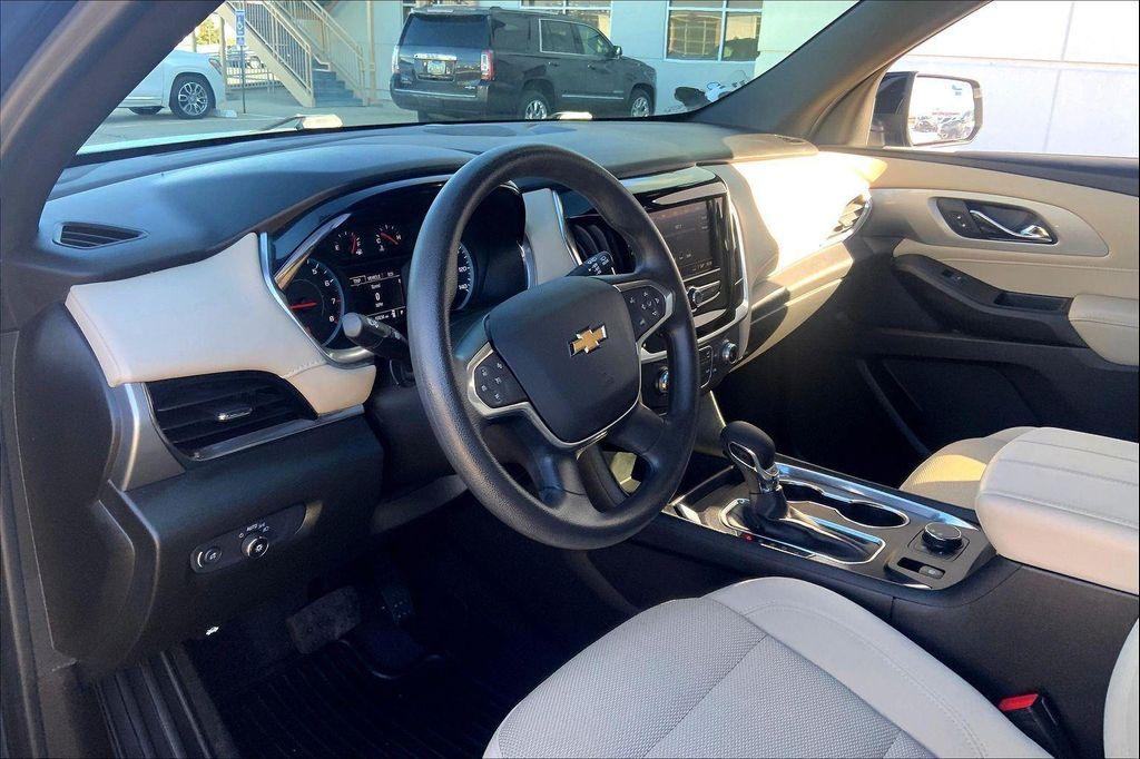 used 2022 Chevrolet Traverse car, priced at $23,986