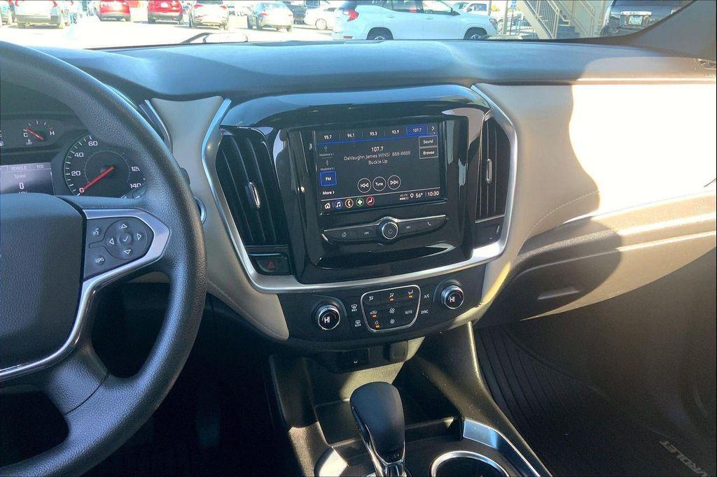 used 2022 Chevrolet Traverse car, priced at $23,986