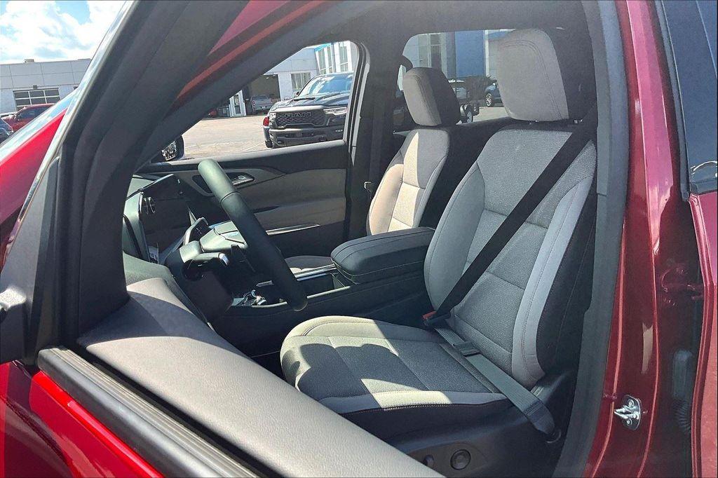 new 2026 Chevrolet Traverse car, priced at $44,735