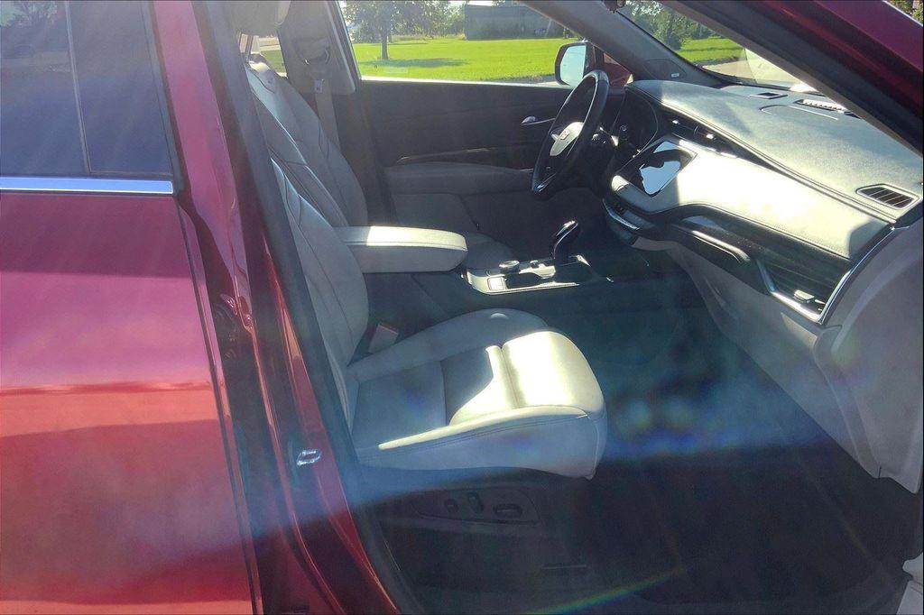 used 2022 Cadillac XT4 car, priced at $23,890