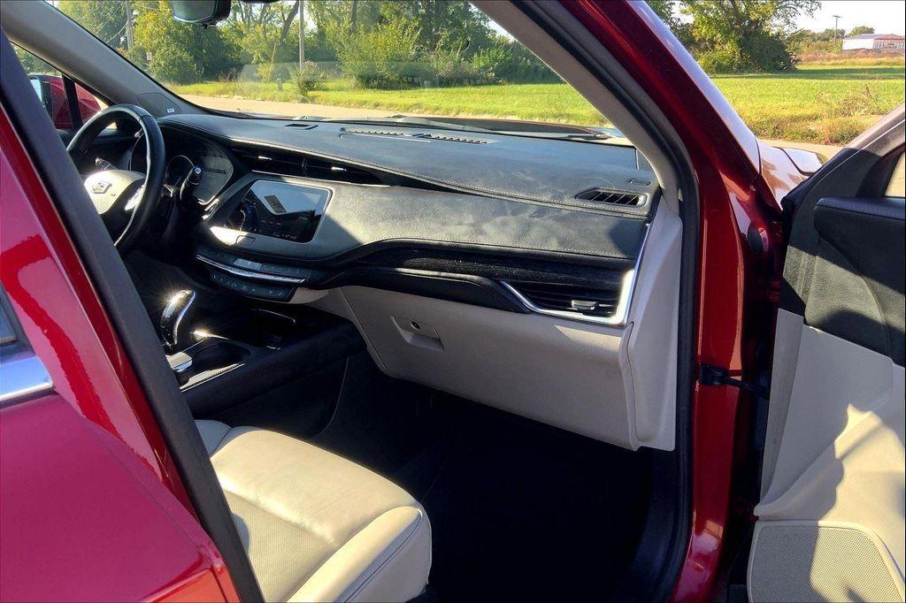 used 2022 Cadillac XT4 car, priced at $23,890