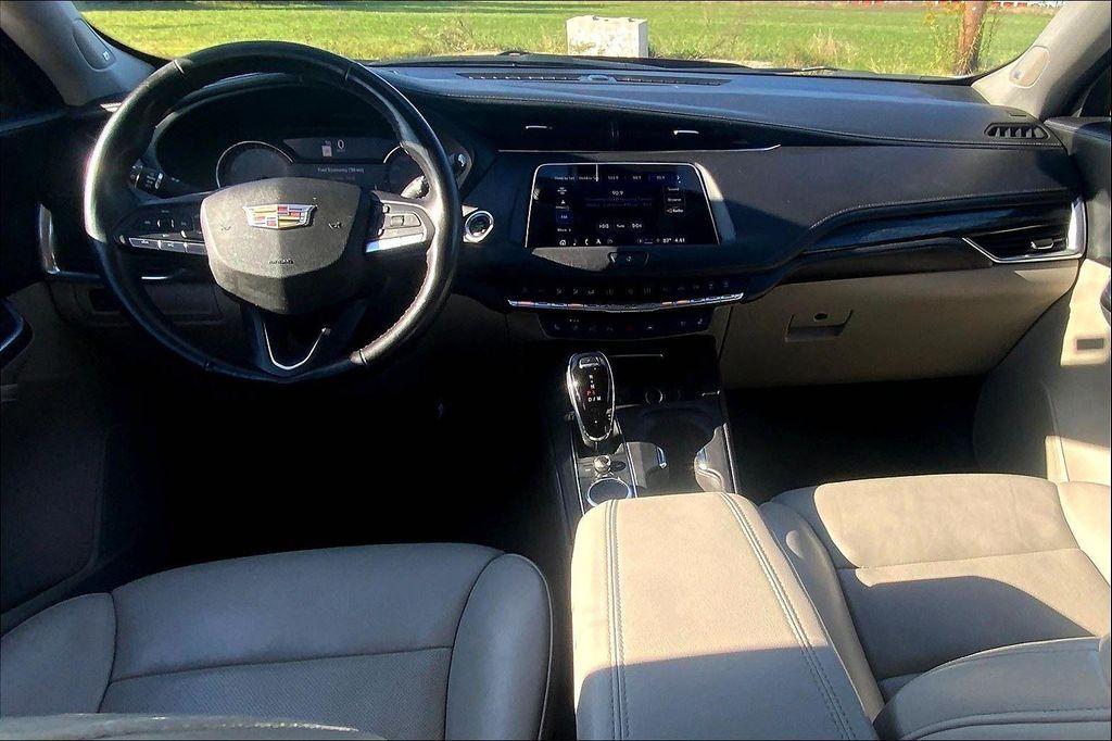 used 2022 Cadillac XT4 car, priced at $23,890