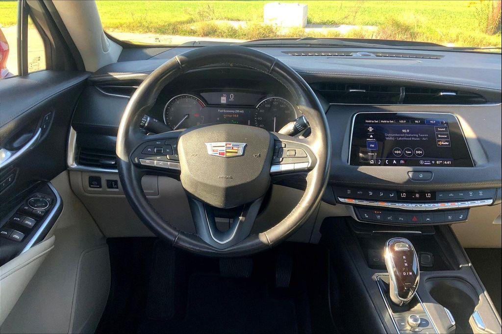 used 2022 Cadillac XT4 car, priced at $23,890