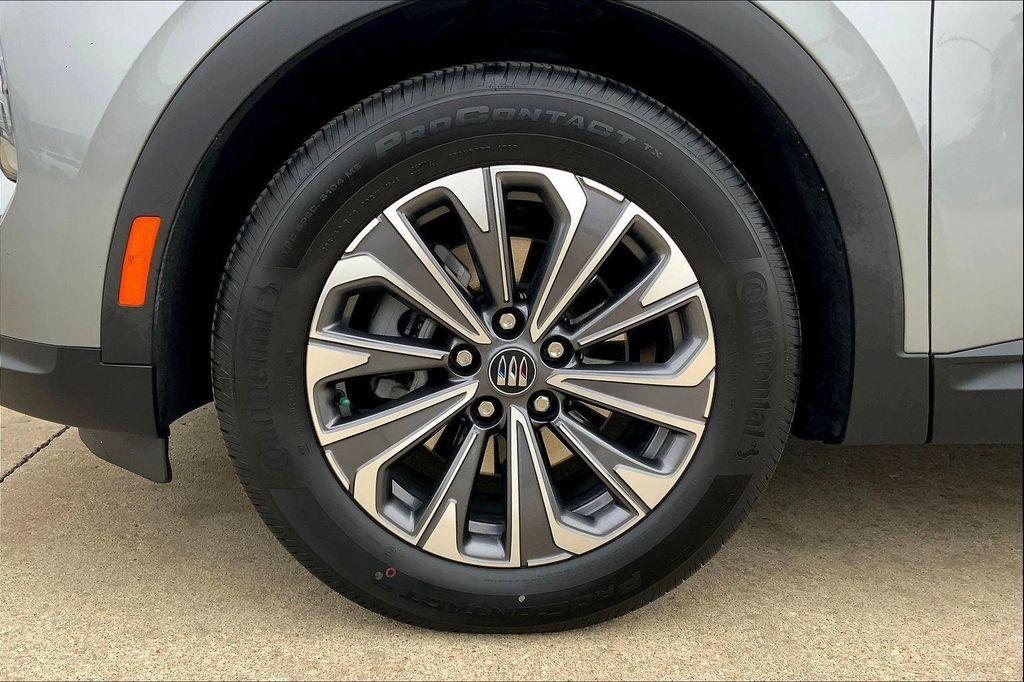 used 2025 Buick Envision car, priced at $27,223