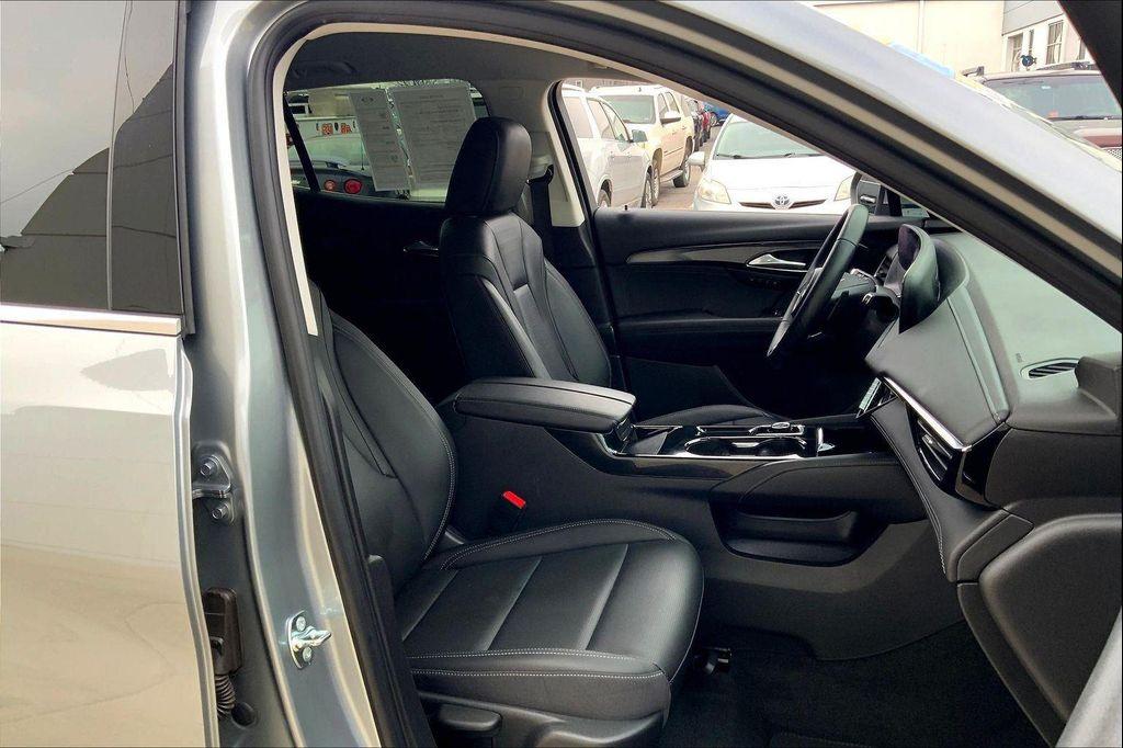 used 2025 Buick Envision car, priced at $27,223