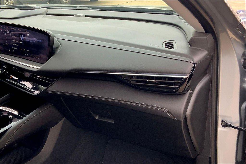 used 2025 Buick Envision car, priced at $27,223