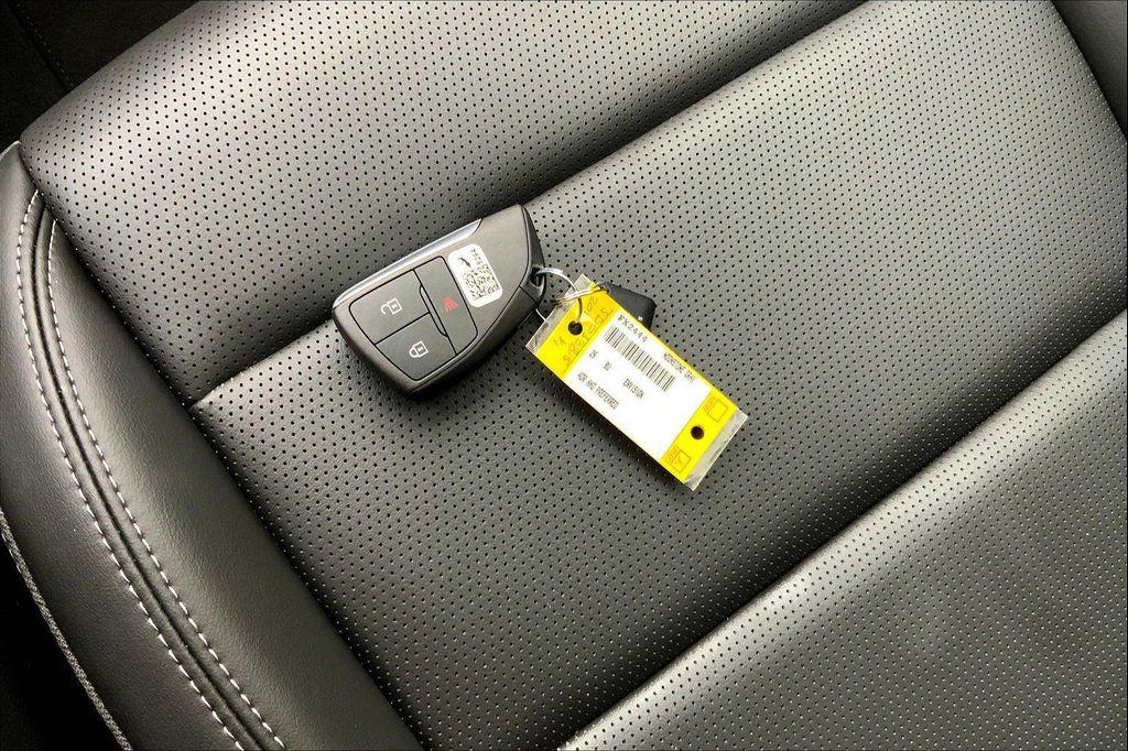 used 2025 Buick Envision car, priced at $27,223