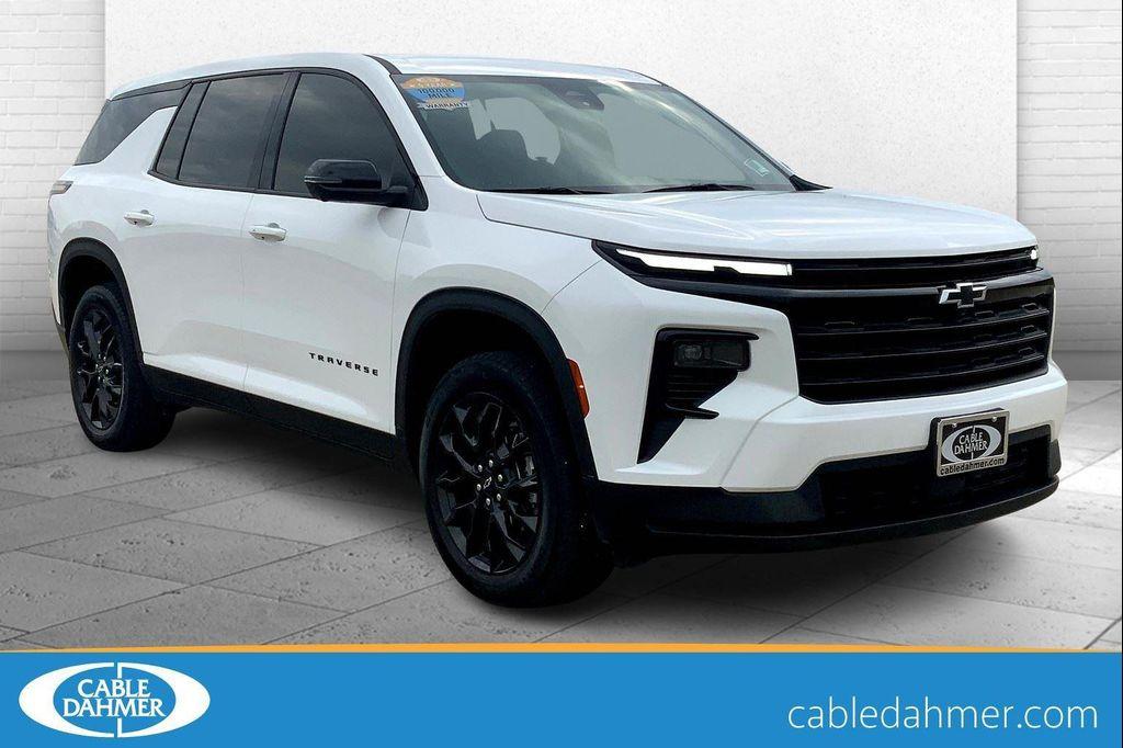 used 2024 Chevrolet Traverse car, priced at $34,998