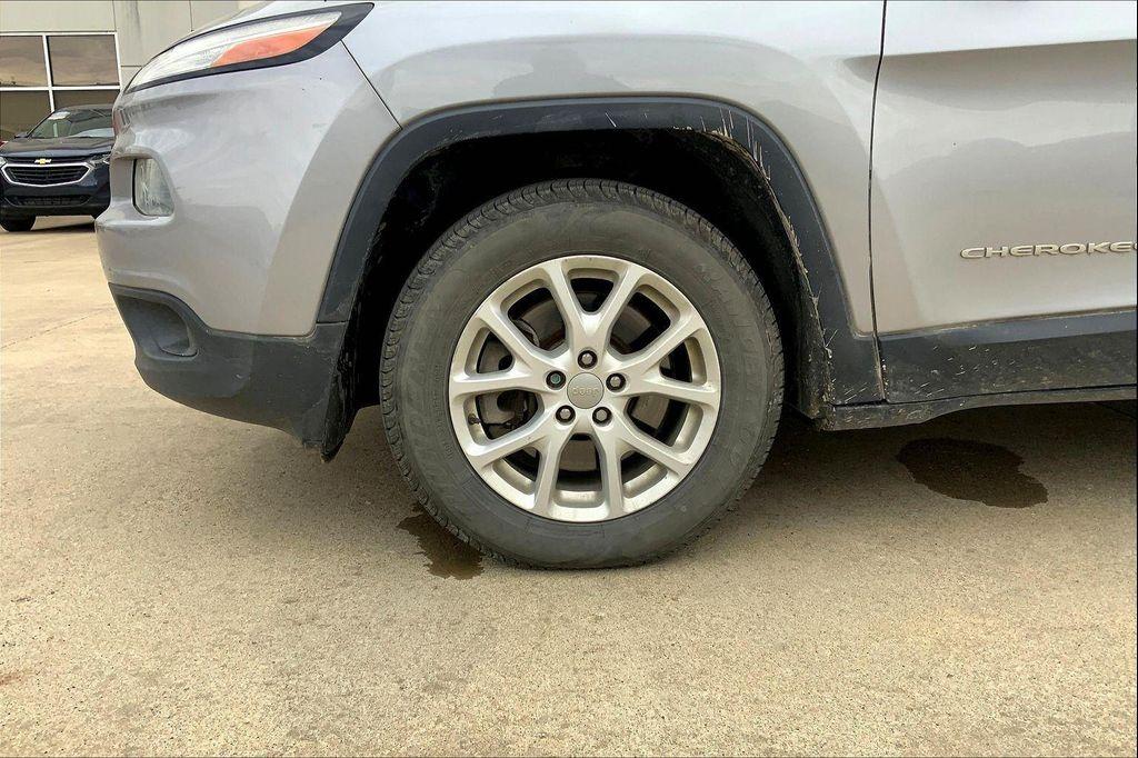 used 2016 Jeep Cherokee car, priced at $10,533