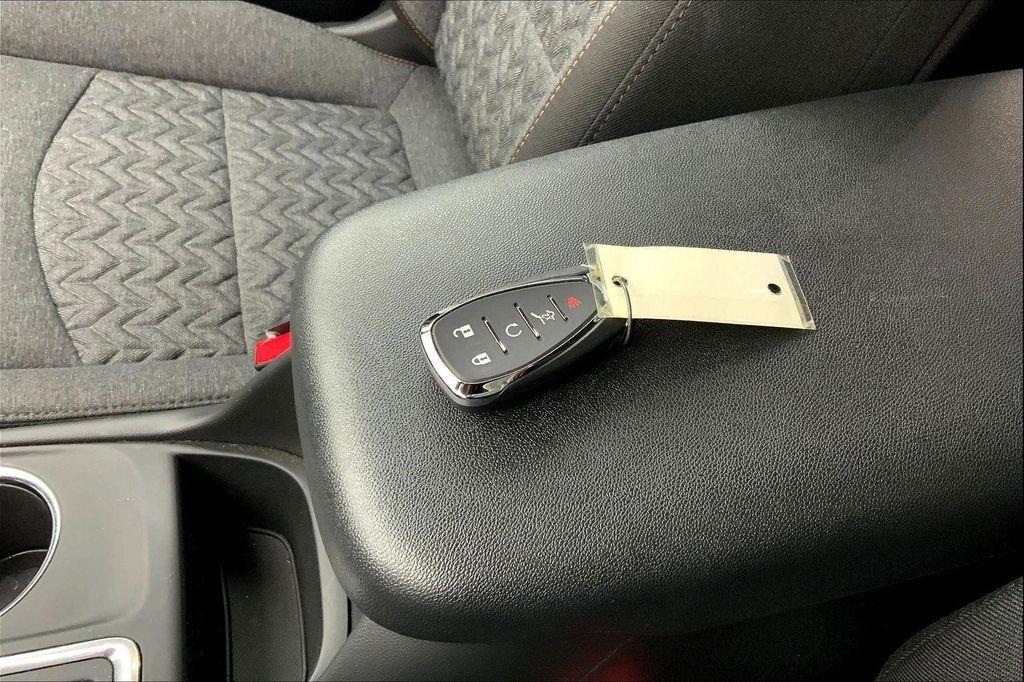 used 2022 Chevrolet Equinox car, priced at $22,009