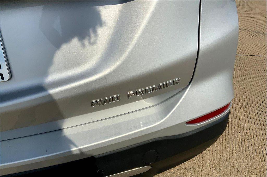 used 2022 Chevrolet Equinox car, priced at $19,362