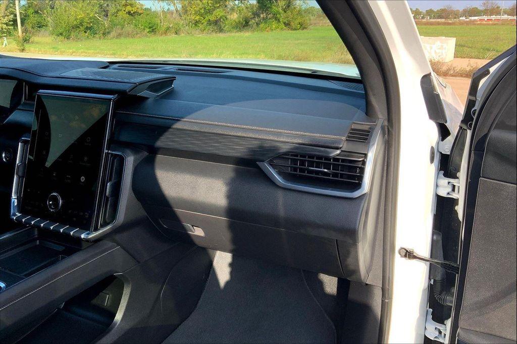 used 2025 GMC Acadia car, priced at $30,292