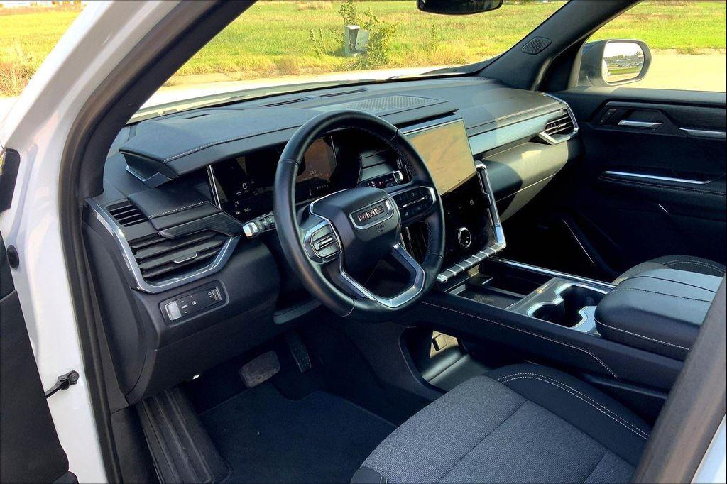 used 2025 GMC Acadia car, priced at $30,292