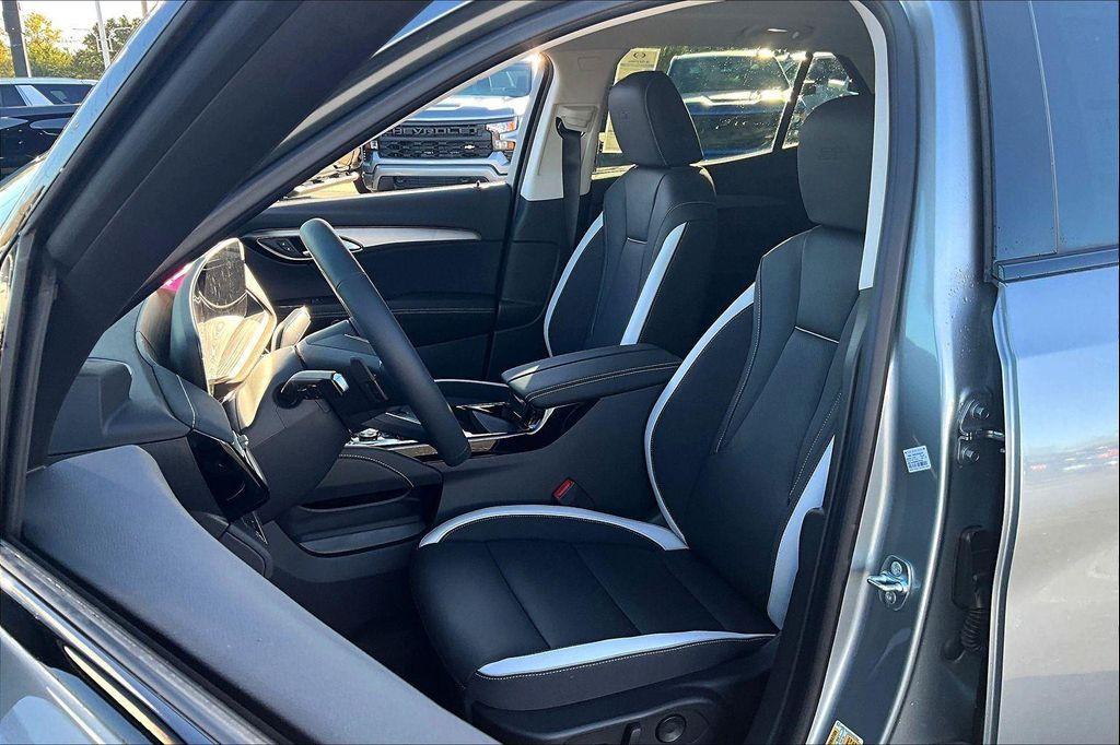 new 2025 Buick Envision car, priced at $38,735