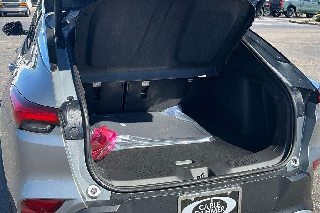 new 2025 Buick Envista car, priced at $25,250