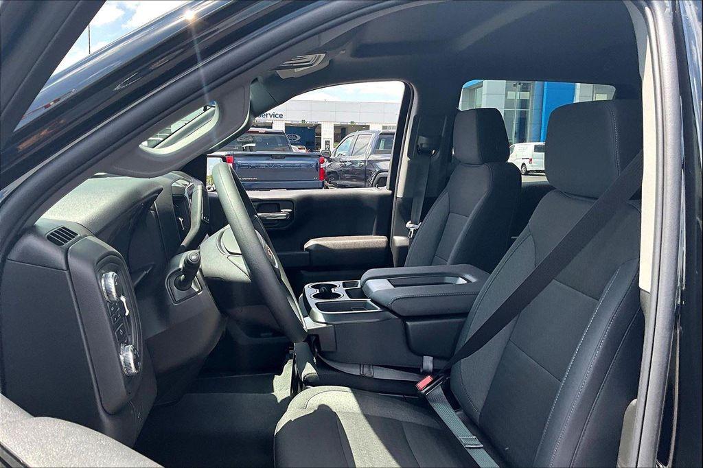 new 2025 GMC Sierra 1500 car, priced at $39,175