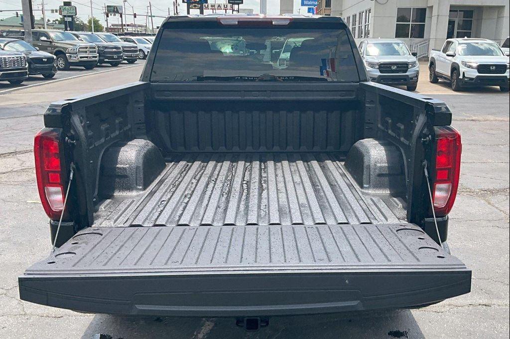 new 2025 GMC Sierra 1500 car, priced at $39,175